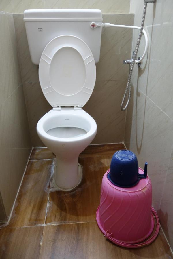 Hotel HCB  Brahmapur Bagian luar foto