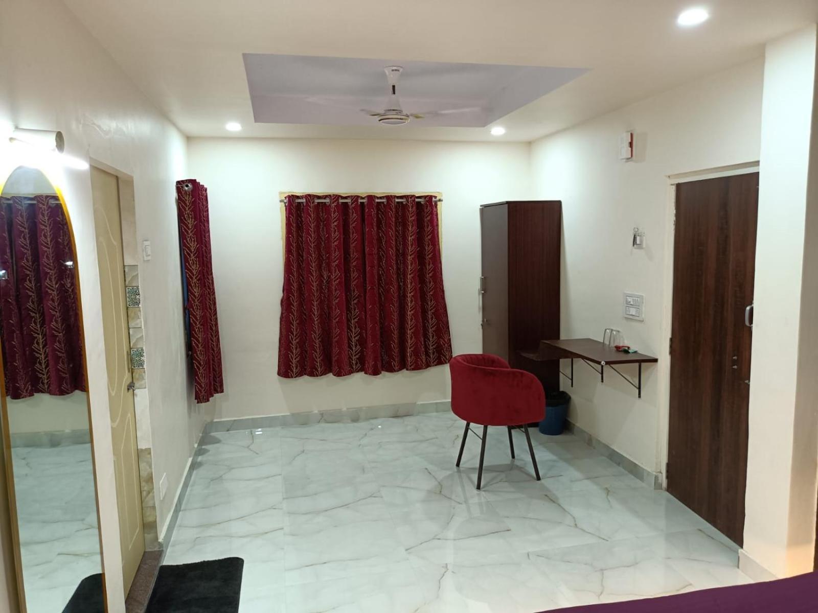 Hotel HCB  Brahmapur Bagian luar foto